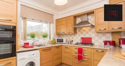 Two Bedroom House by Klass Living Serviced Accommodation Hamilton - Kenmar House With Parking & WiFi