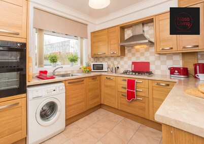 Two Bedroom House by Klass Living Serviced Accommodation Hamilton - Kenmar House With Parking & WiFi