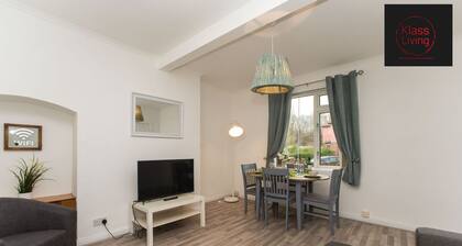 Two Bedroom House by Klass Living Serviced Accommodation Hamilton - Kenmar House With Parking & WiFi