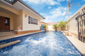 Piscine extérieure