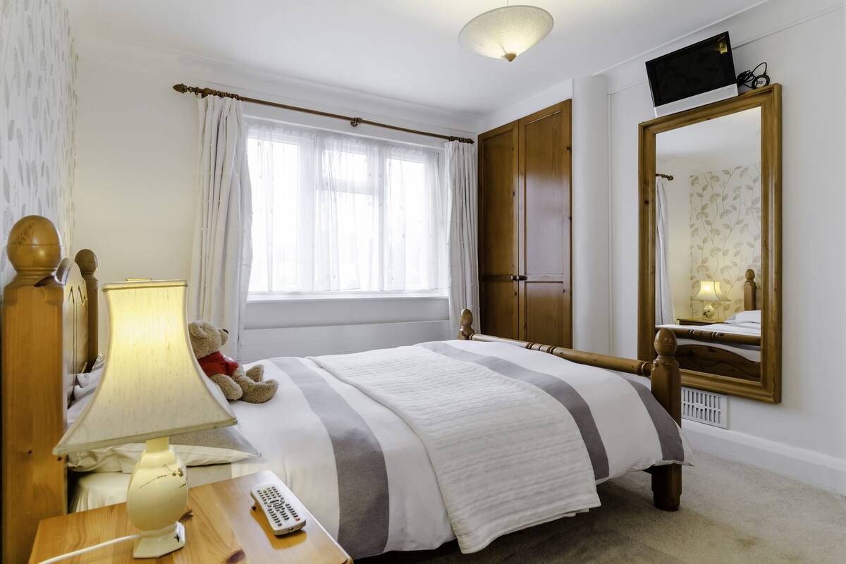 Doppelzimmer, Gemeinschaftsbad, Gartenblick (Mustard)