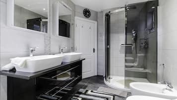 Dusch, hårtork, badrock och golvvärme