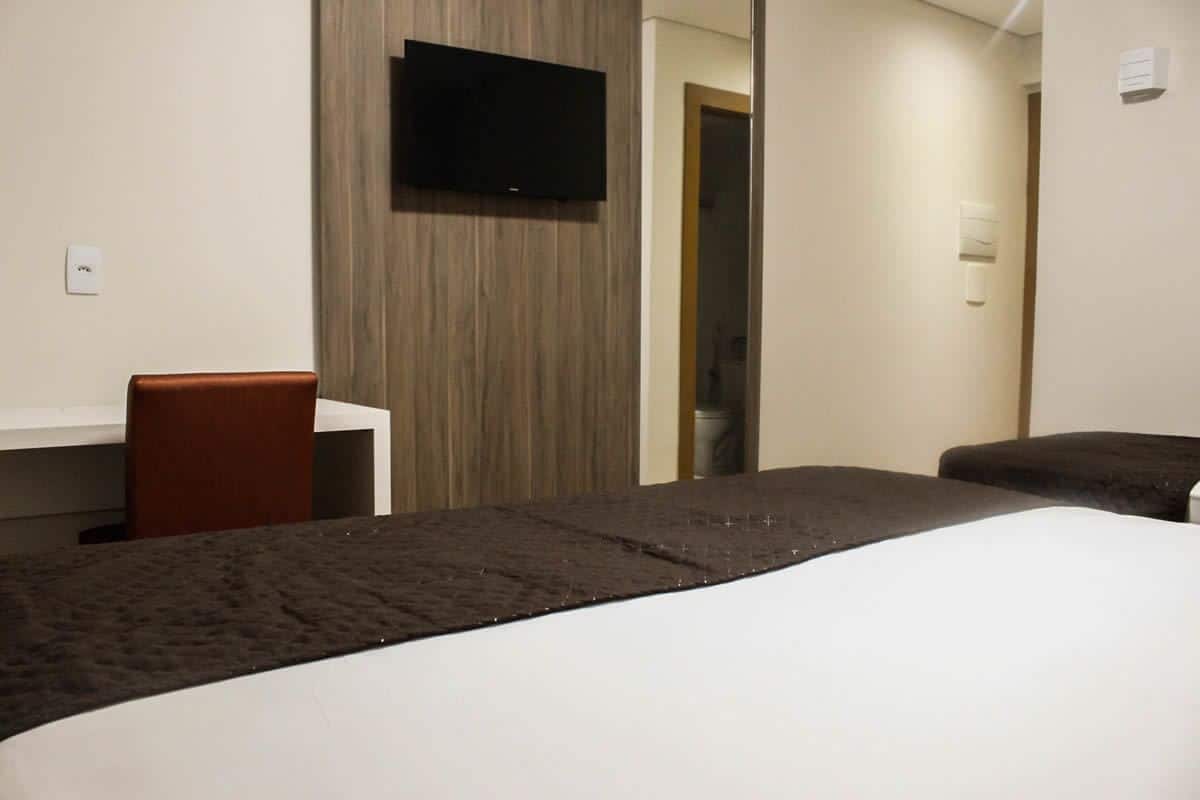 Minibar, meja kerja, tirai kedap cahaya, dan Wi-Fi gratis