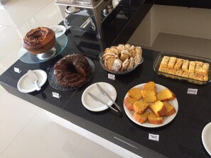 Lunch and dinner served, Brazilian cuisine - Hotel Caju de Ouro (Feira de Santana)