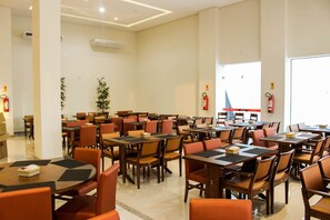 Petit déjeuner buffet compris tous les jours