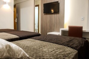 Minibar, desk, blackout curtains, free WiFi - Hotel Caju de Ouro (Feira de Santana)