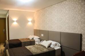 迷你吧、書桌、遮光布/窗簾、免費無線上網