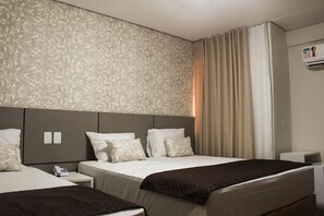 Minibar, desk, blackout curtains, free WiFi - Hotel Caju de Ouro (Feira de Santana)