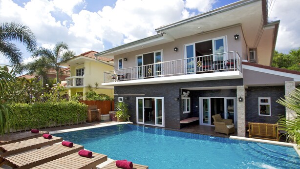 Outdoor pool - Baan Calypso (Pattaya)