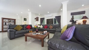 Living area - Baan Calypso (Pattaya)