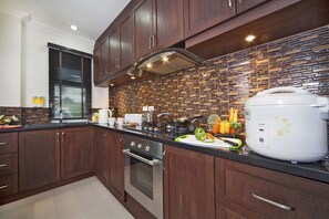 舒适别墅, 多间卧室 | 私人厨房 | 冰箱、微波炉、烤箱、炉灶