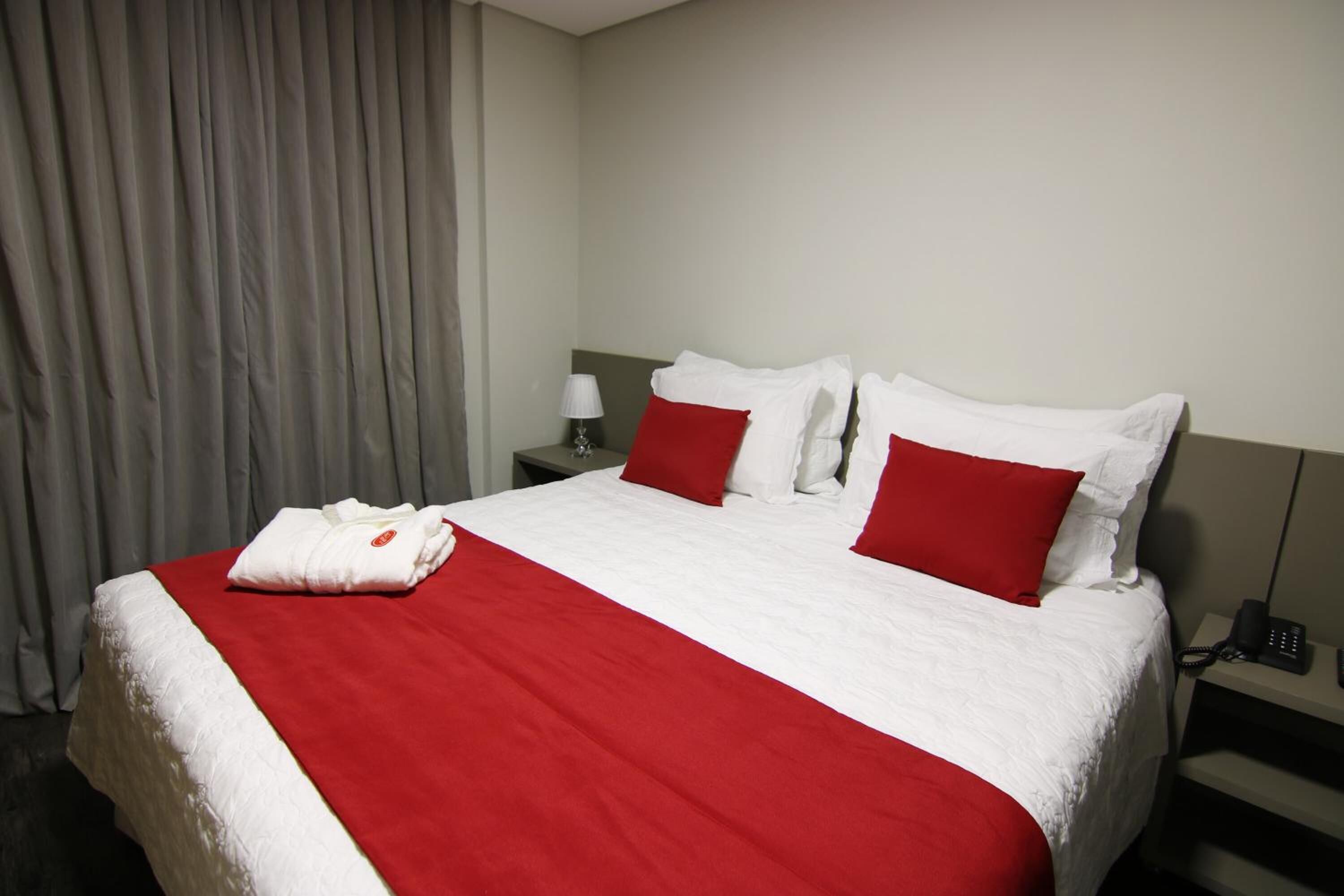 1 bedroom, minibar, desk, laptop workspace