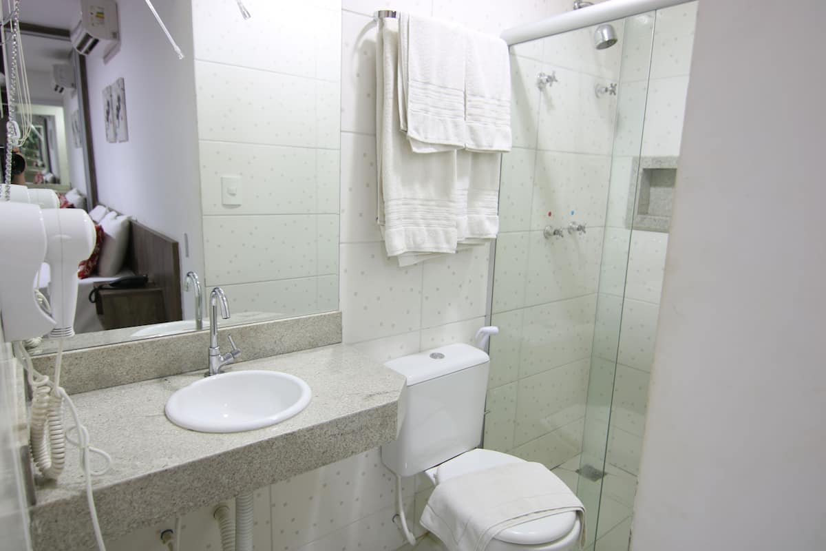 deluxe double room | bathroom | shower, free toiletries, hair dryer, towels