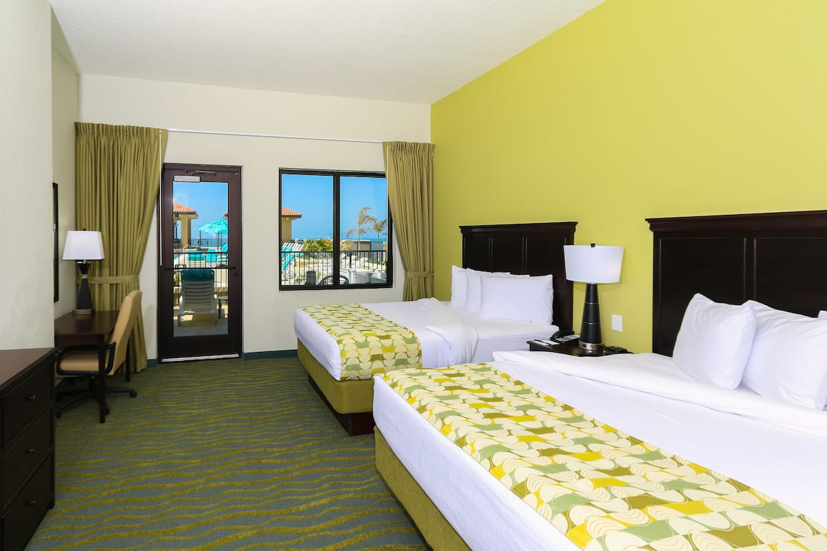 Premium bedding, in-room safe, desk, blackout drapes