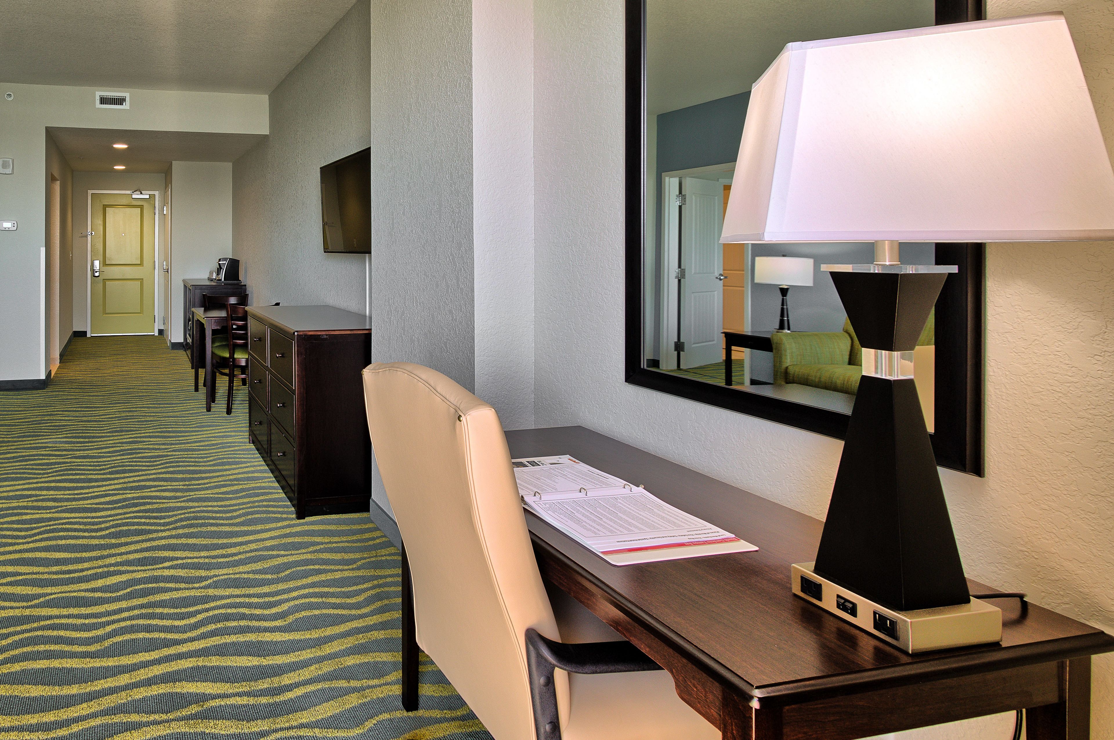 room, 1 king bed, city view | room amenity