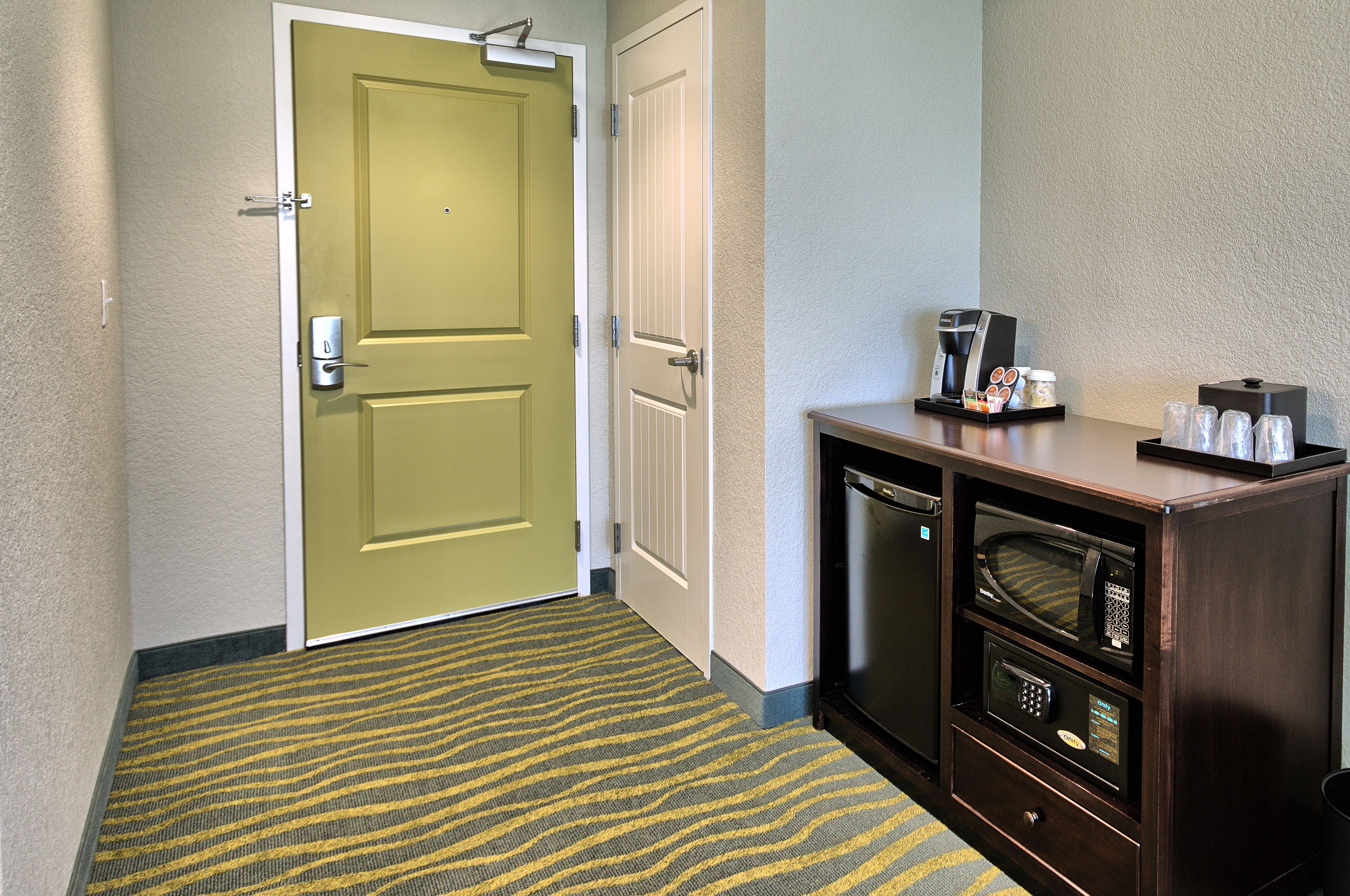 room, 2 queen beds, pool view | room amenity