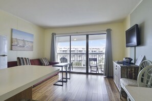 Condo, 2 quartos | Sala de estar