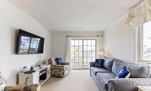 Huoneisto, 2 makuuhuonetta | Oleskelualue | Televisio, DVD-soitin