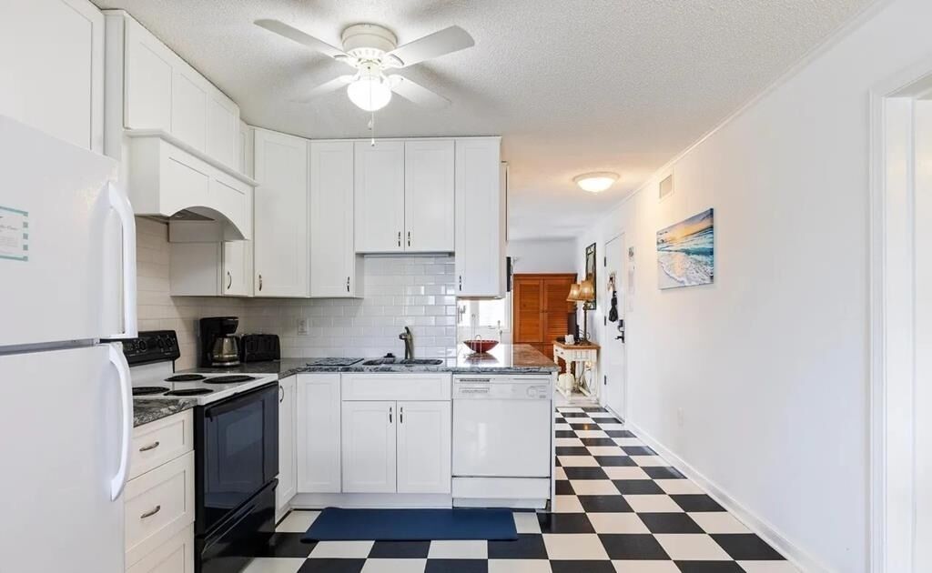 Condo, 2 Bedrooms | Private kitchen | Full-sized fridge, microwave, oven, stovetop