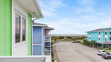 Condo, 2 Bedrooms | Property grounds