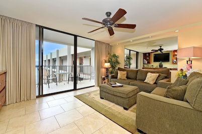 Valley Isle #1203 2 Bedroom Condo by RedAwning