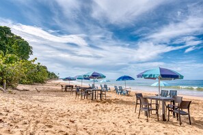 Quầy bar trên bãi biển