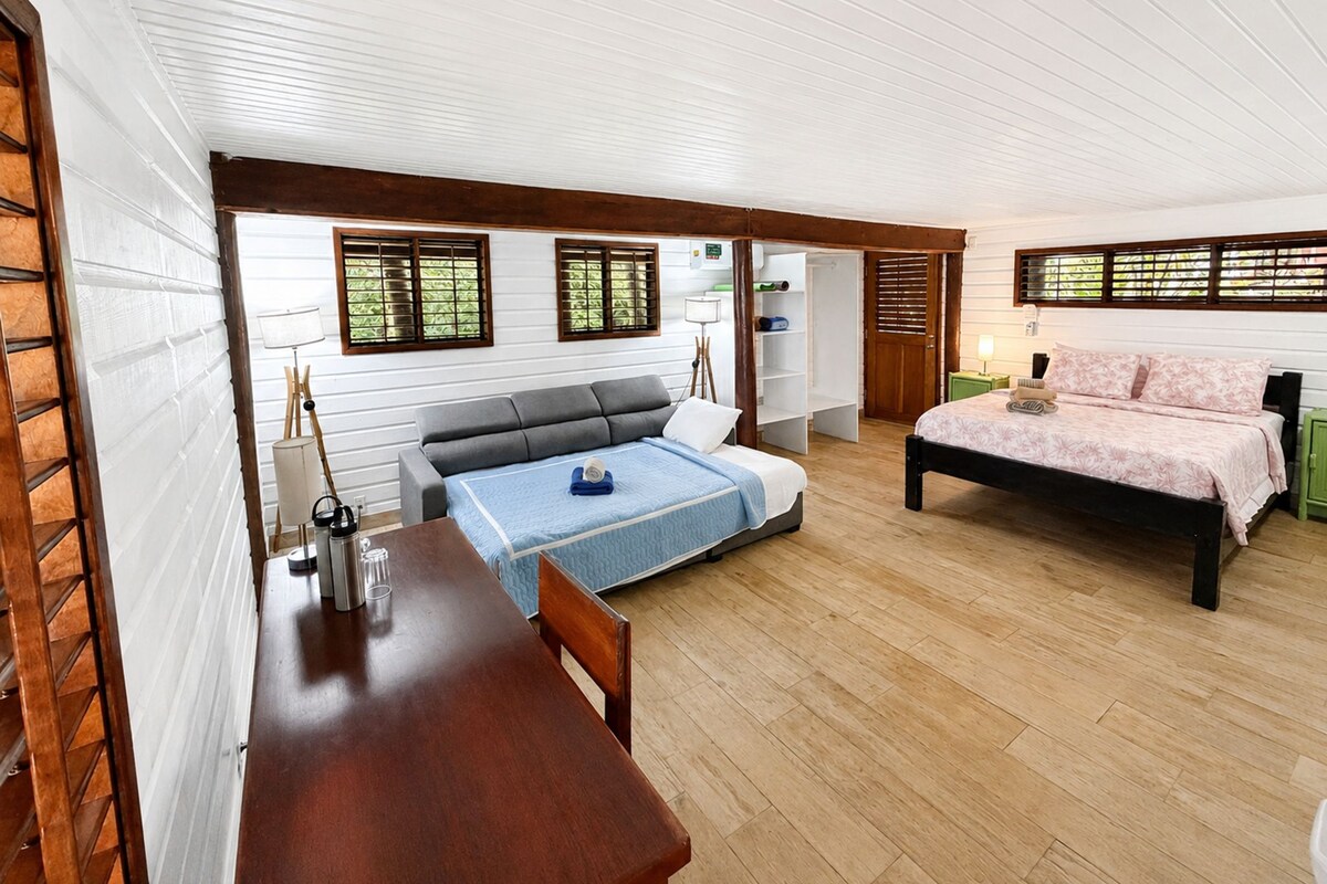 Deluxe Suite, 1 Bedroom, Private Bathroom, Partial Sea View | Egyptian cotton sheets, premium bedding, Tempur-Pedic beds, in-room safe