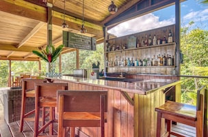 Bar (en la propiedad)