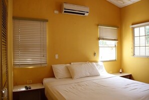 Villa, vista a la playa, planta baja | 1 habitación, caja de seguridad en la habitación y wifi gratis 