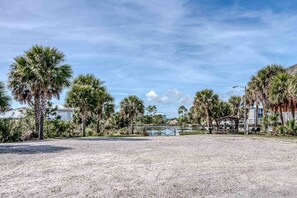 Condo, 1 Bedroom | Property grounds