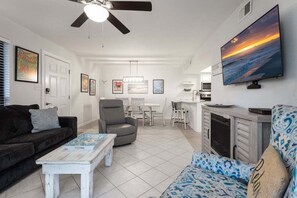 公寓式客房, 2 间卧室 | 起居区 | DVD 播放器