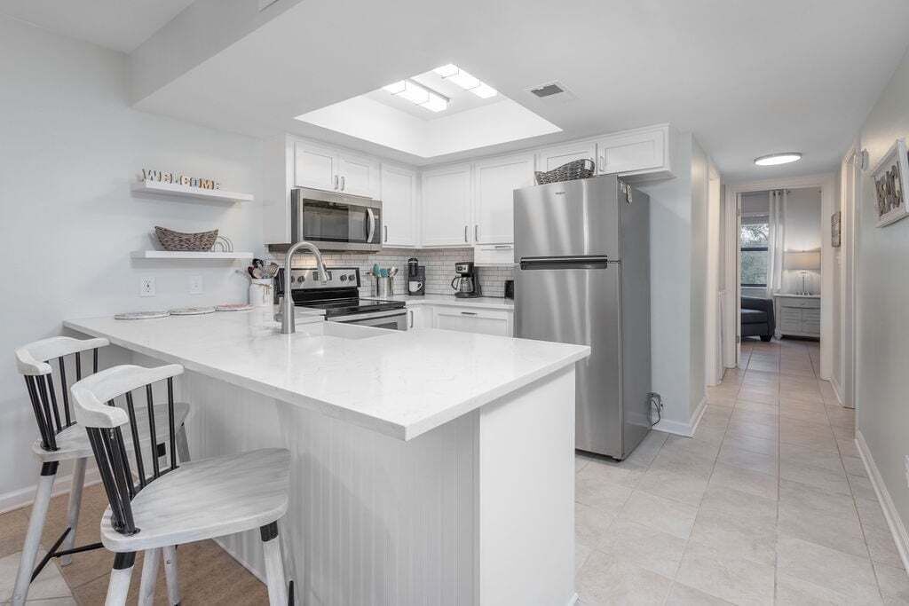 Condo, 2 Bedrooms | Private kitchen | Fridge, microwave, oven, coffee/tea maker