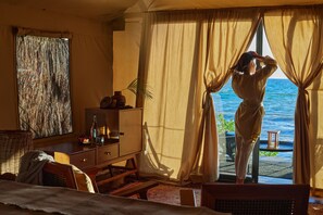 Ropa de cama de alta calidad y minibar