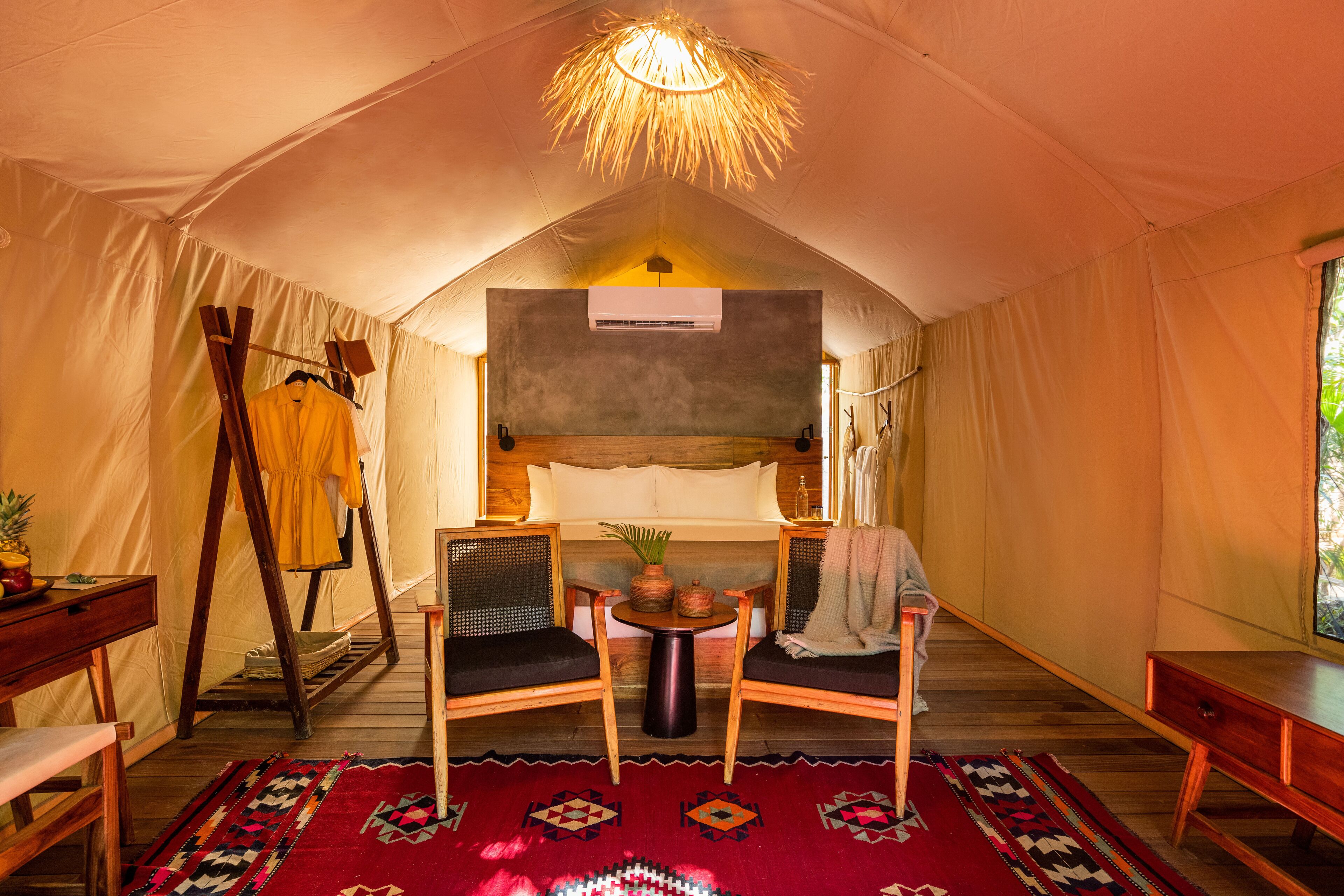 Ropa de cama de alta calidad y minibar 