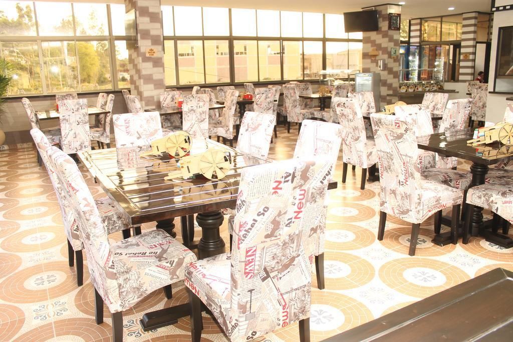 Breakfast, lunch and dinner served