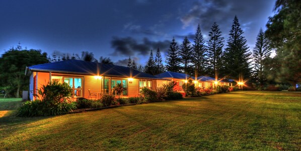 Front of property – evening/night - Trade Winds Country Cottages (Norfolk Island)