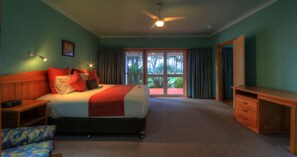 Iron/ironing board, free cots/infant beds, rollaway beds, WiFi - Trade Winds Country Cottages (Norfolk Island)