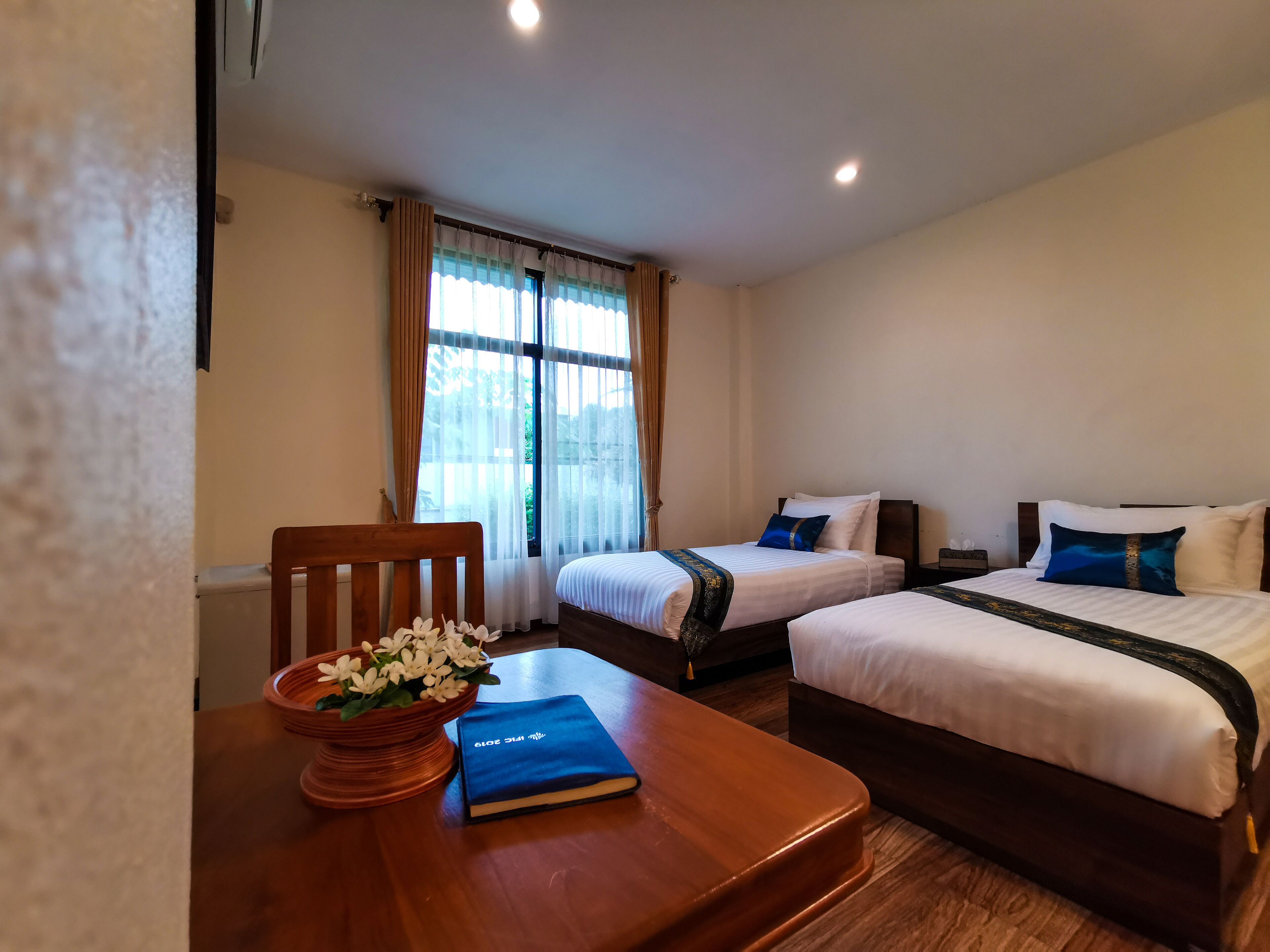 deluxe family 4 | minibar, in-room safe, desk, soundproofing