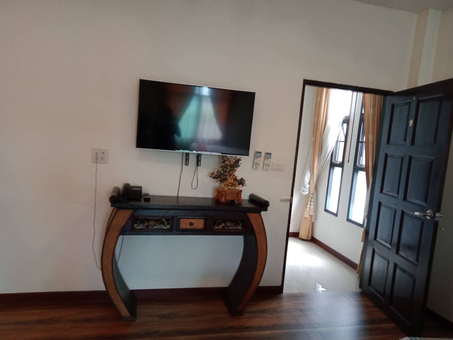 deluxe family 6 | television