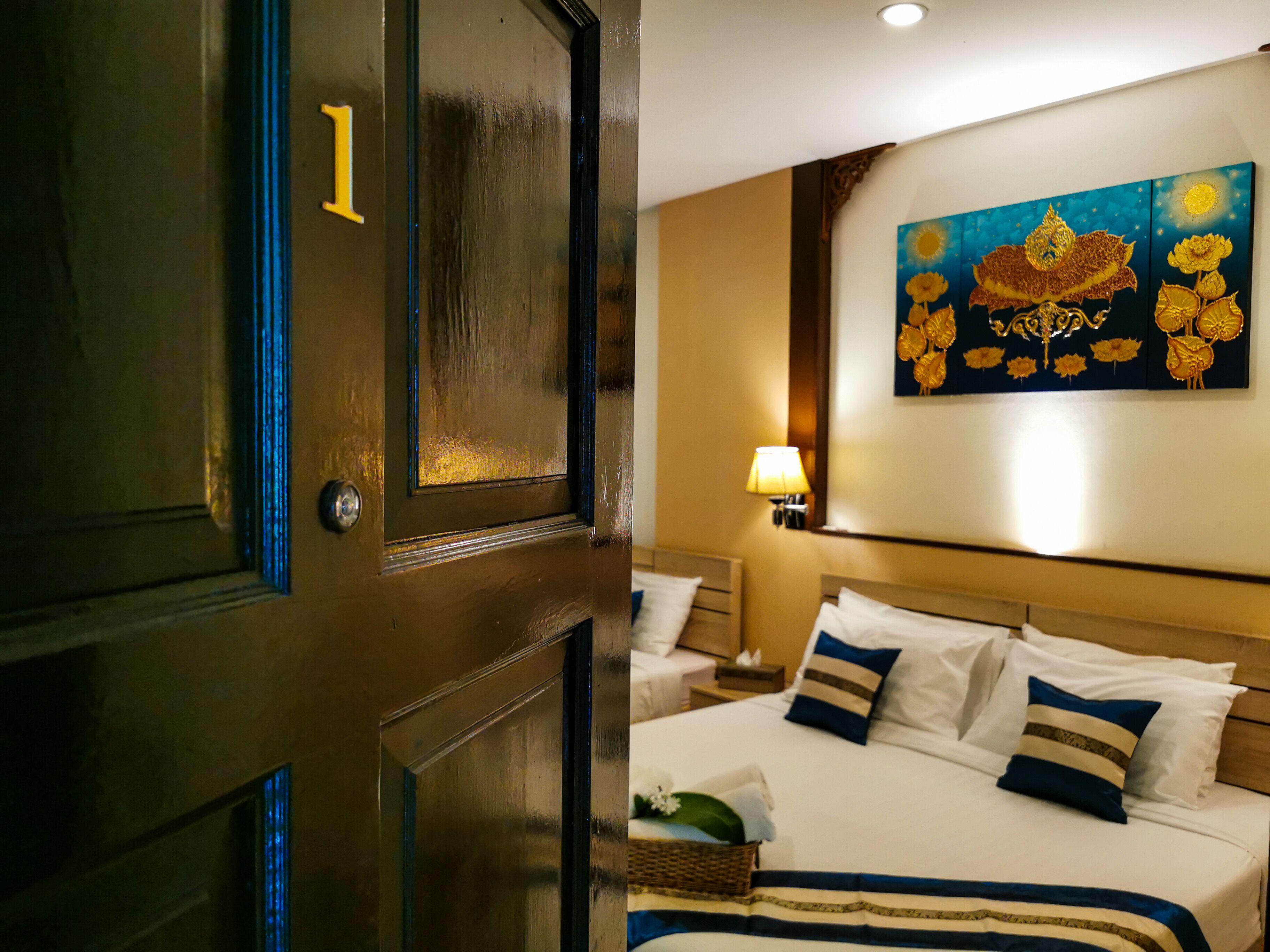 triple deluxe double | minibar, in-room safe, desk, soundproofing