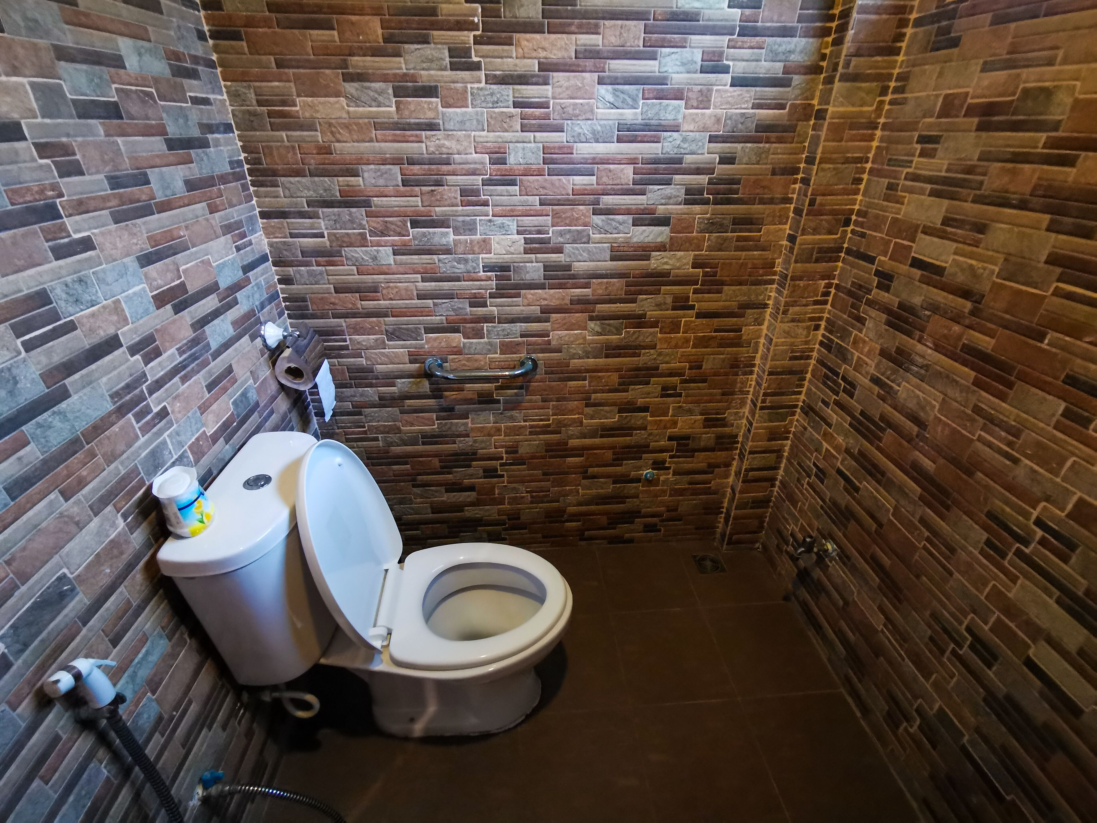 deluxe family 4 | bathroom | free toiletries, hair dryer, slippers, towels