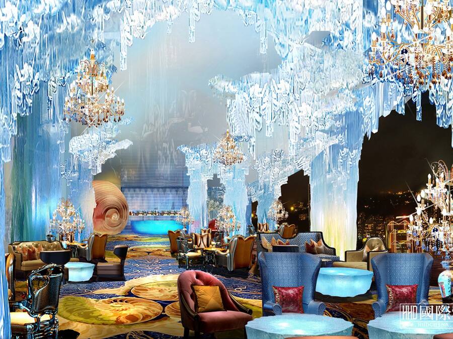 4 bars/lounges