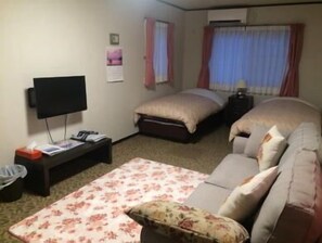 Twin Room | Soundproofing, iron/ironing board, free WiFi, bed sheets