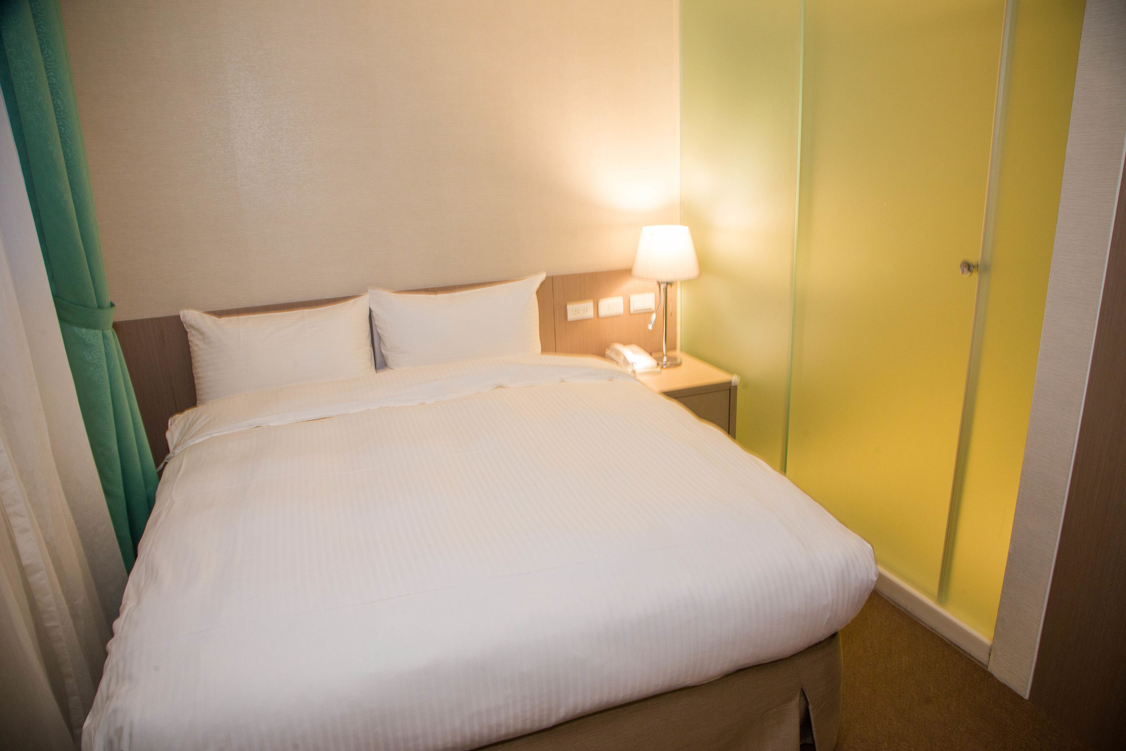 standard double room | desk, blackout curtains, soundproofing, iron/ironing board