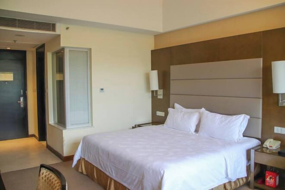 Minibar, in-room safe, desk, blackout drapes