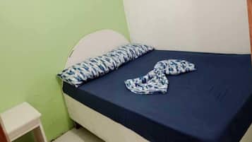 Economy Double Room | Desk, laptop workspace, bed sheets