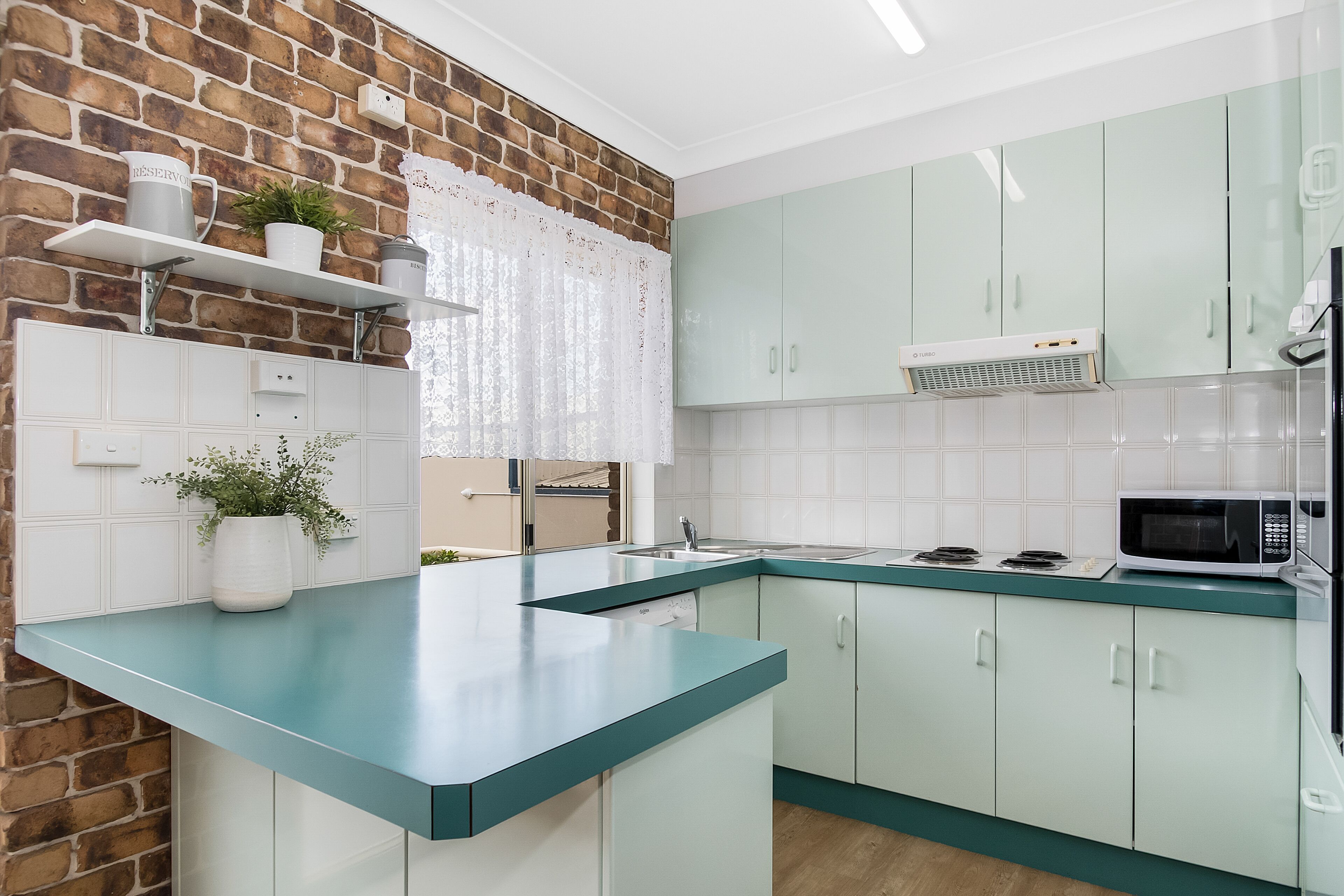 family apartment, 3 bedrooms, river view | private kitchen | fridge, microwave, coffee/tea maker, electric kettle