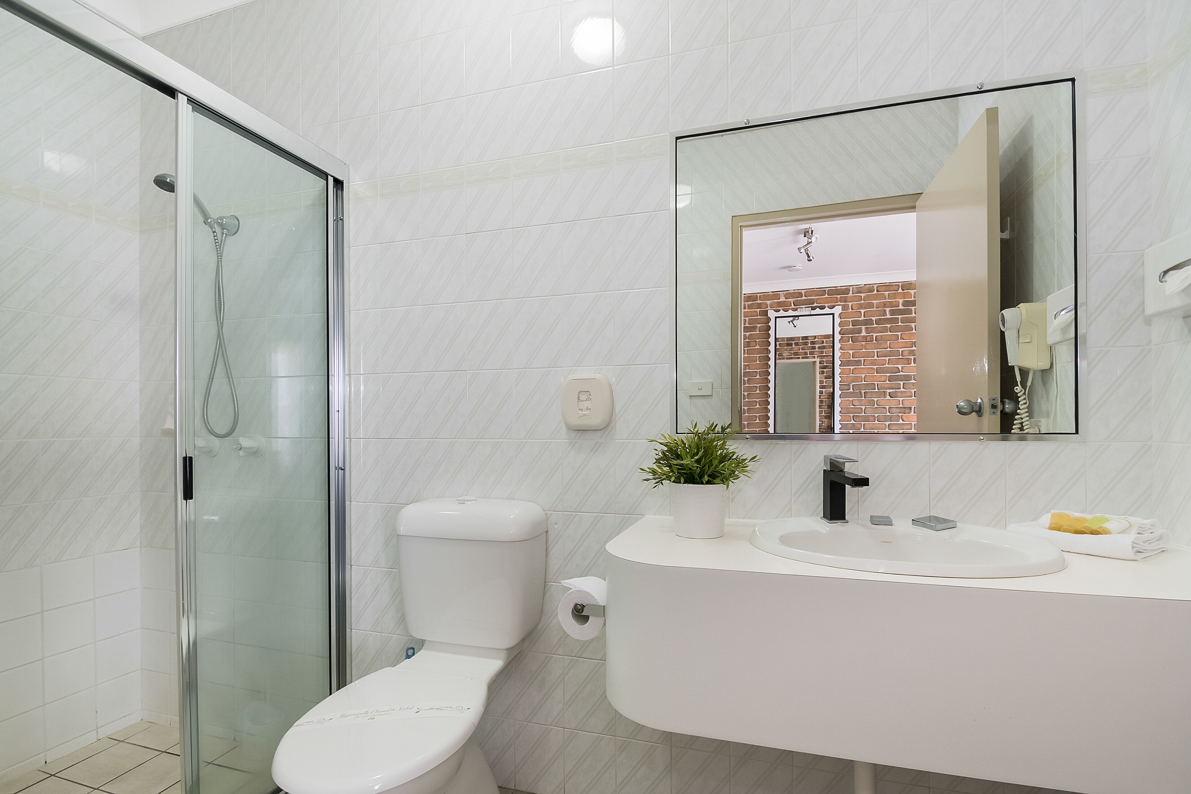 standard twin room, 1 bedroom | bathroom | shower, free toiletries, hair dryer, towels