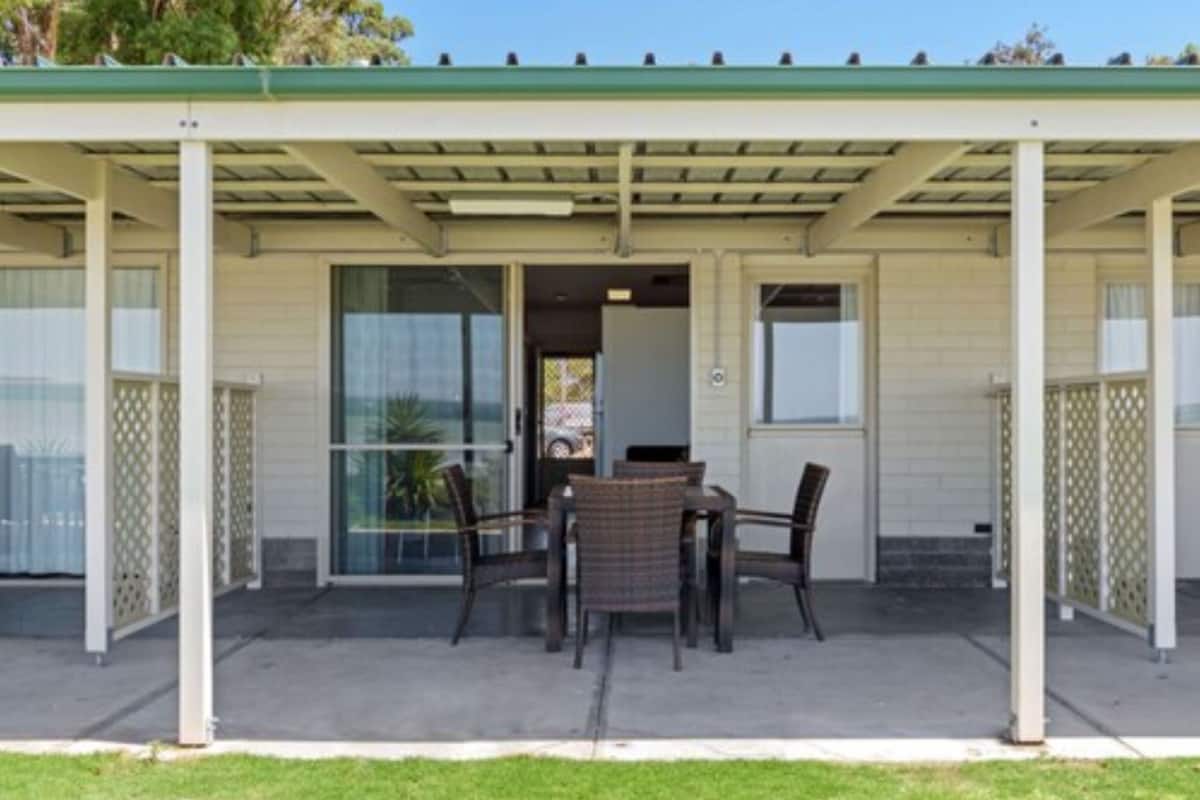 Superior Studio Beachfront - Sleeps 4 | Terrace/patio