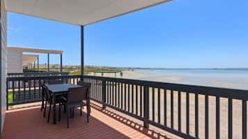 Deluxe 2 Bedroom Beachfront Access Cabin | Balcony view